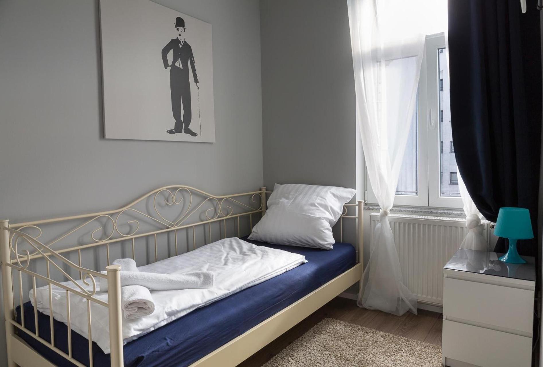 Single Room,956514838:JPEG